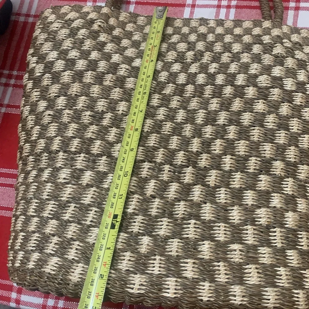 Elegant Woven Tote in Brown and Cream - Picture 3 of 7